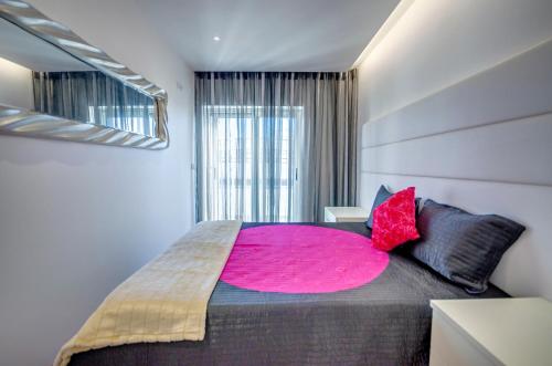 2 bedrooms, 4 beds
