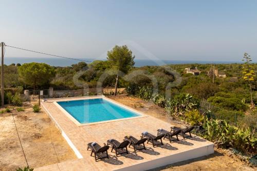 Three-Bedroom House room in Villas2go2 Praia da Marinha