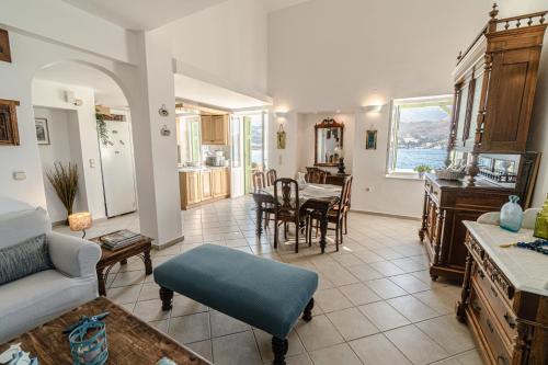 Seafront House in Andros Town by Explore Andros, Ándros (fotografie 7)