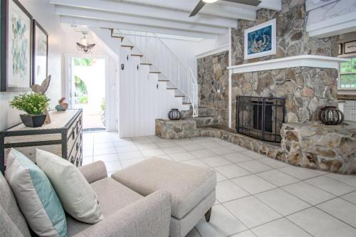 The Lazy Lime 5bed 3bath open water views private pool hot tub dockage - image 3