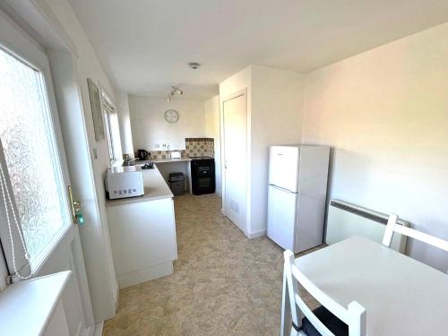 Konyha, Spacious 2 Bedroom Home in Picturesque Cullen in Cullen