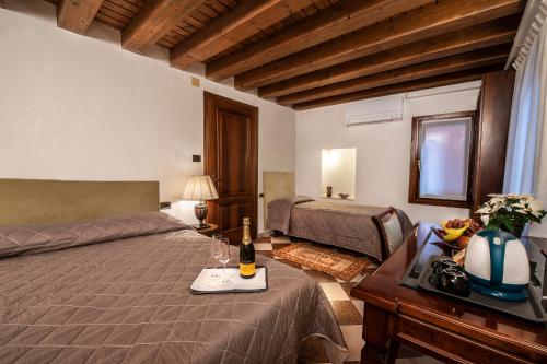 Anzolo Palace - Rooms & Apartments Room Type - Standard King Room