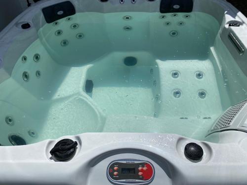 Trehaverne Guest Apartment, with Hot Tub, Centrally located