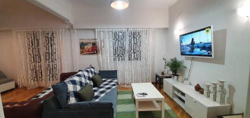 Beautiful Renovated Flat in Athens (The Dem Flat)