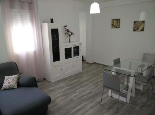  Piso de LUJO con 2 DORMITORIOS muy CÉNTRICO, IDEAL para 3 personas in 11207 Algeciras