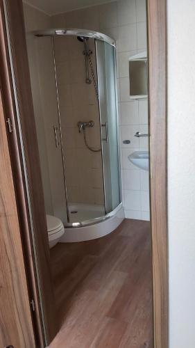 2 twin beds