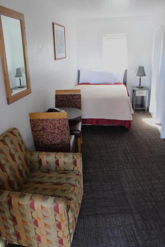 Chalet Motel - image 10