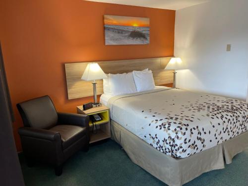 Newport Coast Inn Americas Best Value Inn & Suites Newport is perfectly located for both business and leisure guests in Siletz. The property features a wide range of facilities to make your stay a pleasant experience. 