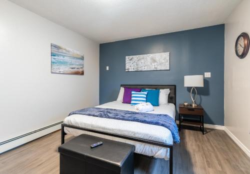 Modern Studio Apartment - Newly Renovated - PRIME Walk Score