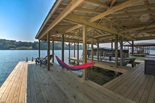 Lake Hamilton Family Getaway with Kayaks Dock Grill - main image