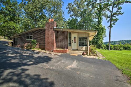 Lake Hamilton Family Getaway with Kayaks Dock Grill - image 3