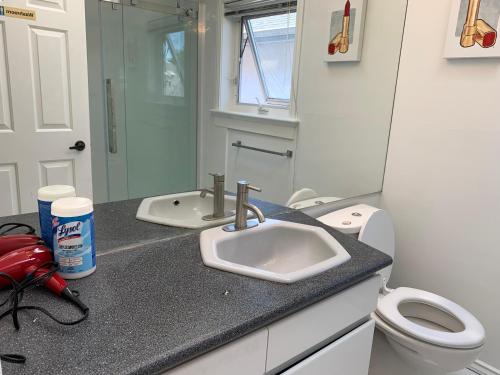 Tiger Sweet House Queen Size Bedroom Share Washroom Kitchen Garden Near Airport Costco