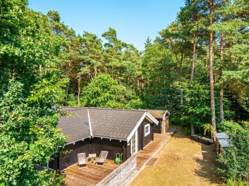 8 person holiday home in R nde