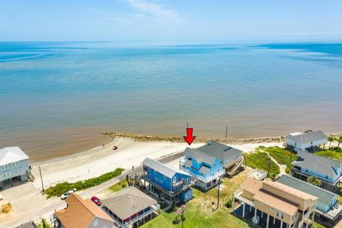 Annie by the Sea - Direct Oceanfront Views from Multi-Tiered Deck! - image 3