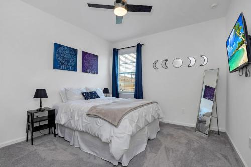 Family Resort - 6BR Home - Private Pool Hot Tub and BBQ! - image 12