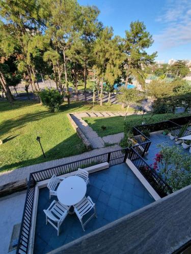 Casa em condominio com lazer completo no Guaruja