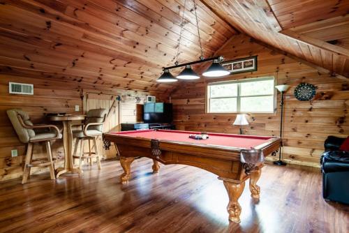 Diplomatic Immunity with Hot Tub Pool Table and Views - image 2