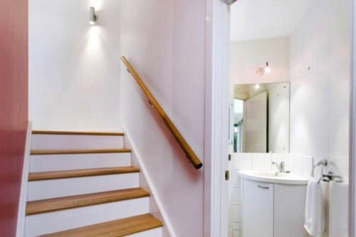 *Newly listed* Couples Clifftop Retreat