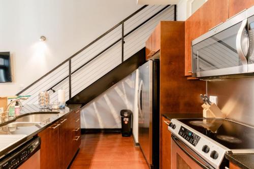 Cozy Atlantic Station Midtown Loft - image 4