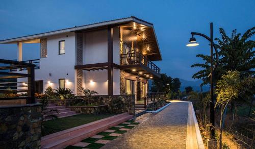A Majestic Luxurious Rajasi Villa Overlooking The Ganges and Rishikesh Valley