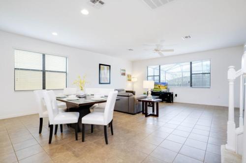 Beautiful 4 Bedroom Home Near Disney! villa - image 2