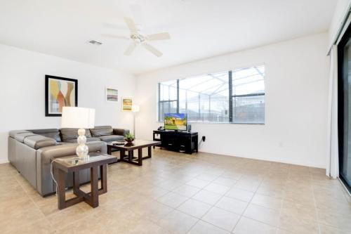 Beautiful 4 Bedroom Home Near Disney! villa - image 5