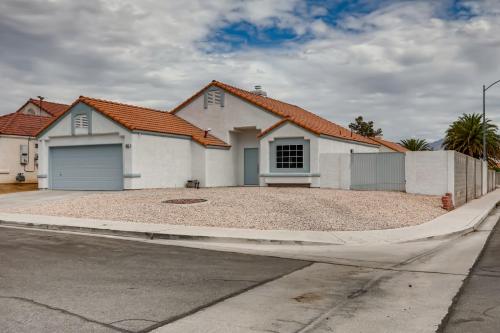 Luxurious House With A Pool, Spa, and Patio, Sleeps 6 Comfortably, Las Vegas (foto 3)