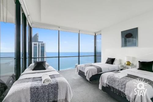 Circle on Cavill – 4 Bedroom Sub Penthouse Full Ocean View!