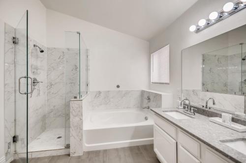 Luxurious House With A Pool, Spa, and Patio, Sleeps 6 Comfortably, Las Vegas (foto 11)