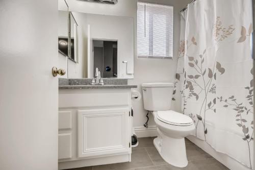 Luxurious House With A Pool, Spa, and Patio, Sleeps 6 Comfortably, Las Vegas (foto 8)