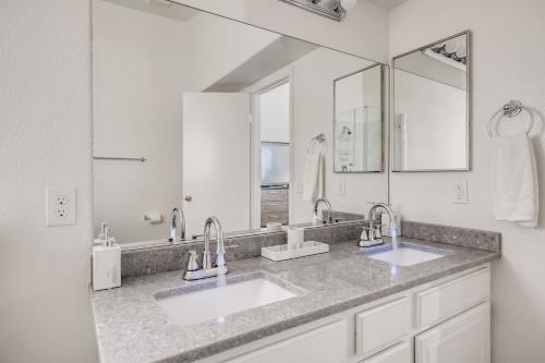 Luxurious House With A Pool, Spa, and Patio, Sleeps 6 Comfortably, Las Vegas (foto 7)