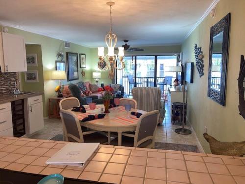 Runaway Bay 284 - image 10