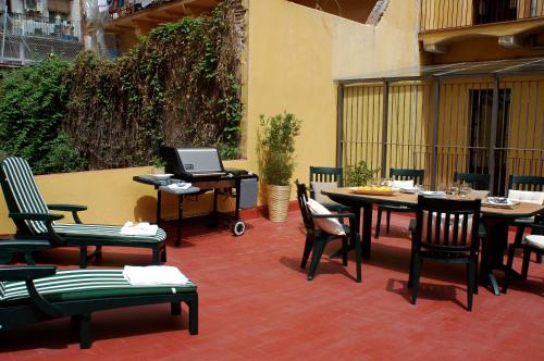 AinB Las Ramblas-Guardia Apartments - image 7