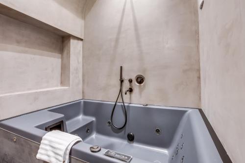 Elena's Suite - Lovely 1 bedroom suite with a hot tub in the heart of ancient Rhodes