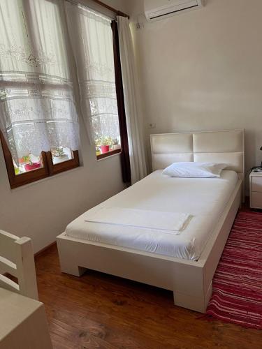Veranda B&B – Berat, NY
