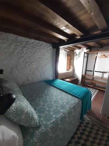 HERVÀS Y VUELVES ( la casita de la piedra )