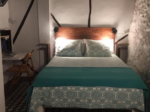 HERVÀS Y VUELVES ( la casita de la piedra )