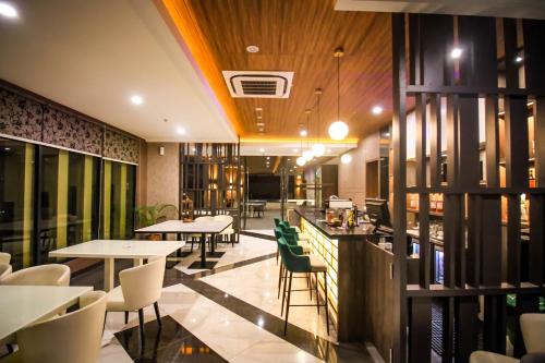 Bar/lounge, Asialink Hotel by Prasanthi in Batam Island
