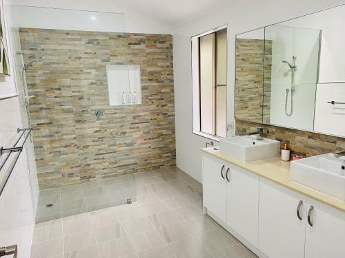 Bathroom, Sandalwood Downs Fabulous Farm Stay TOODYAY in Toodyay