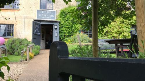 The bell at Sapperton - 숙소 외관