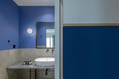 ACRO URBAN SUITES - image 2
