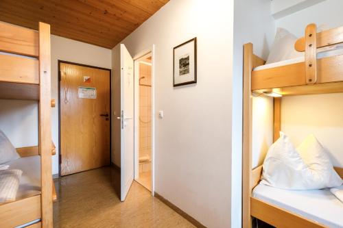 2 bunk beds