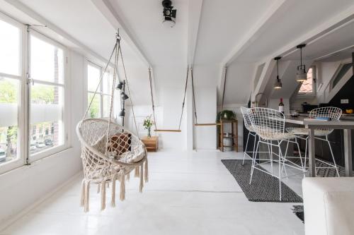 JoyJoyJoy the Royalty ecolicous design house in a historic Canalhouse from 1618 with 2 bedrooms with top floor views over the canals, Ámsterdam (foto 5)