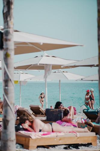 Drymades Hotel & Bungalow - image 11