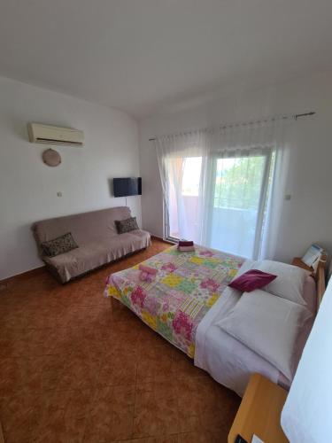1 double bed, 1 sofa bed