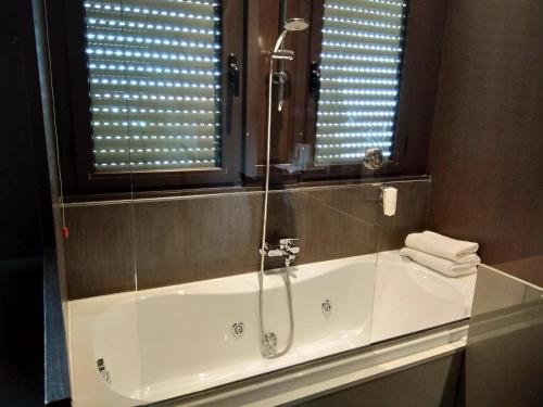 บริการนวด, Hotel Palace in บัตติปักเลีย