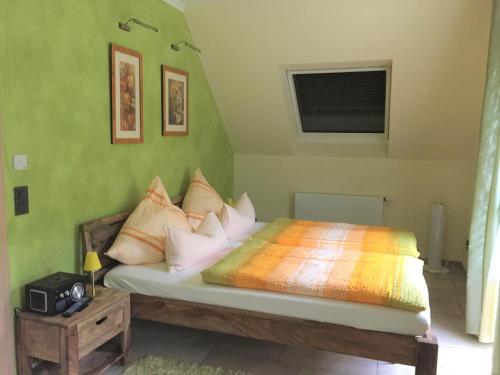 1 queen bed