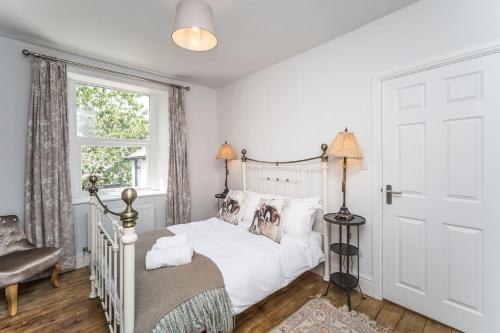 7 The Townhouse - image 2