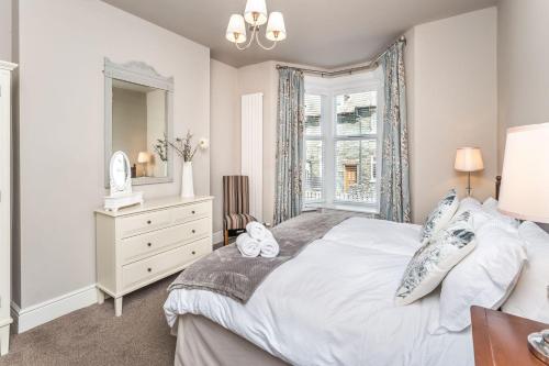 9 The Townhouse - image 5