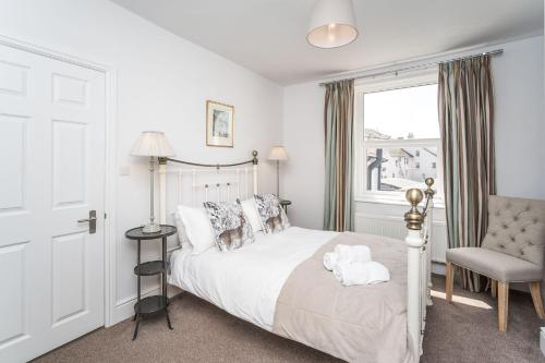 9 The Townhouse - image 2